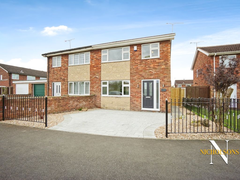 3 bed semidetached house for sale in North Road, Retford