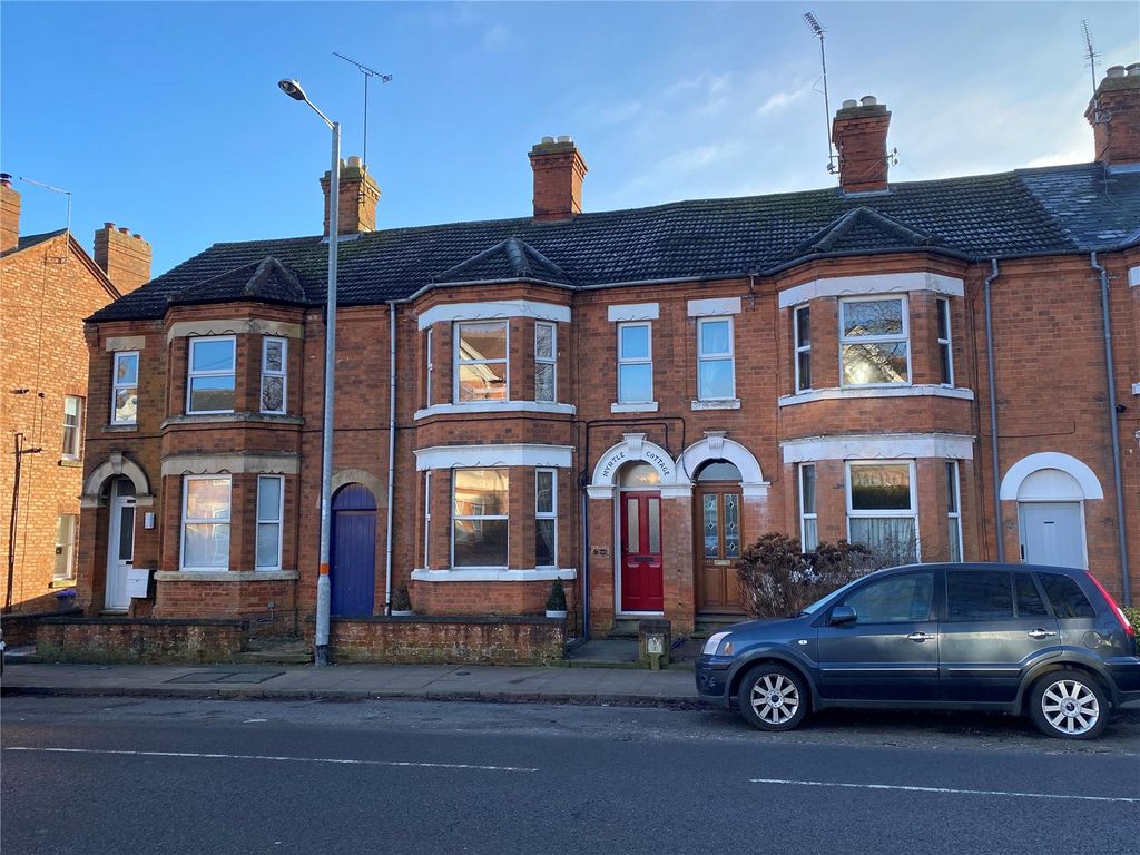 3 bed terraced house for sale in Badby Road, Daventry, Northamptonshire