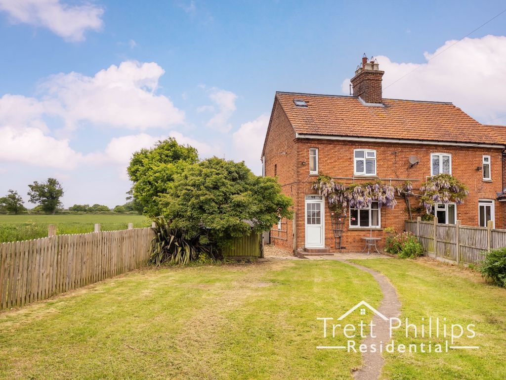 3 bed semidetached house for sale in Banningham Road, Aylsham, Norwich