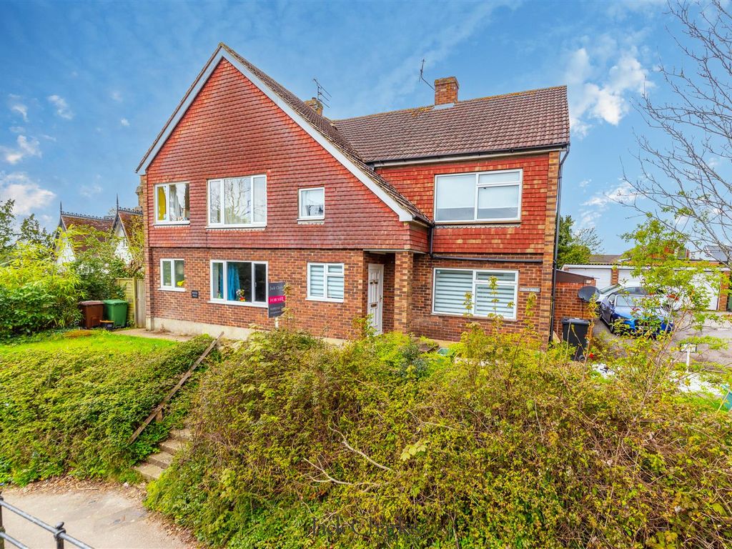 3 bed semidetached house for sale in Highgate Hill, Hawkhurst