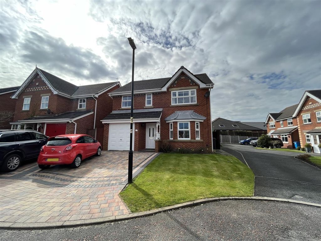4 bed detached house for sale in Belgrave Avenue, Wesham, Preston PR4
