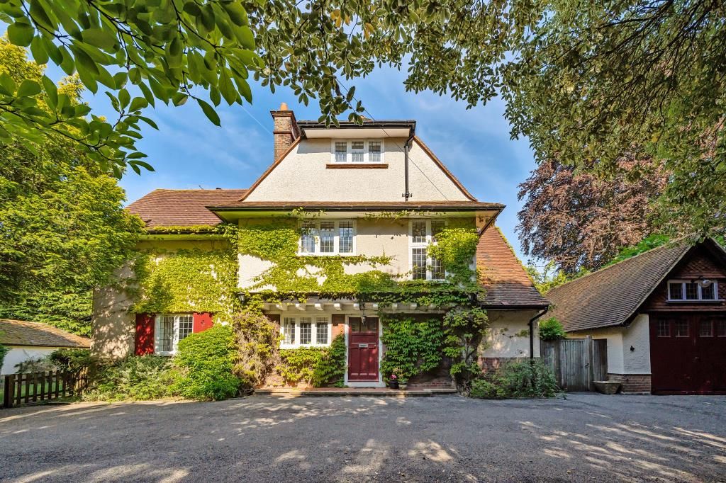 5 bed detached house for sale in High Buckinghamshire HP13