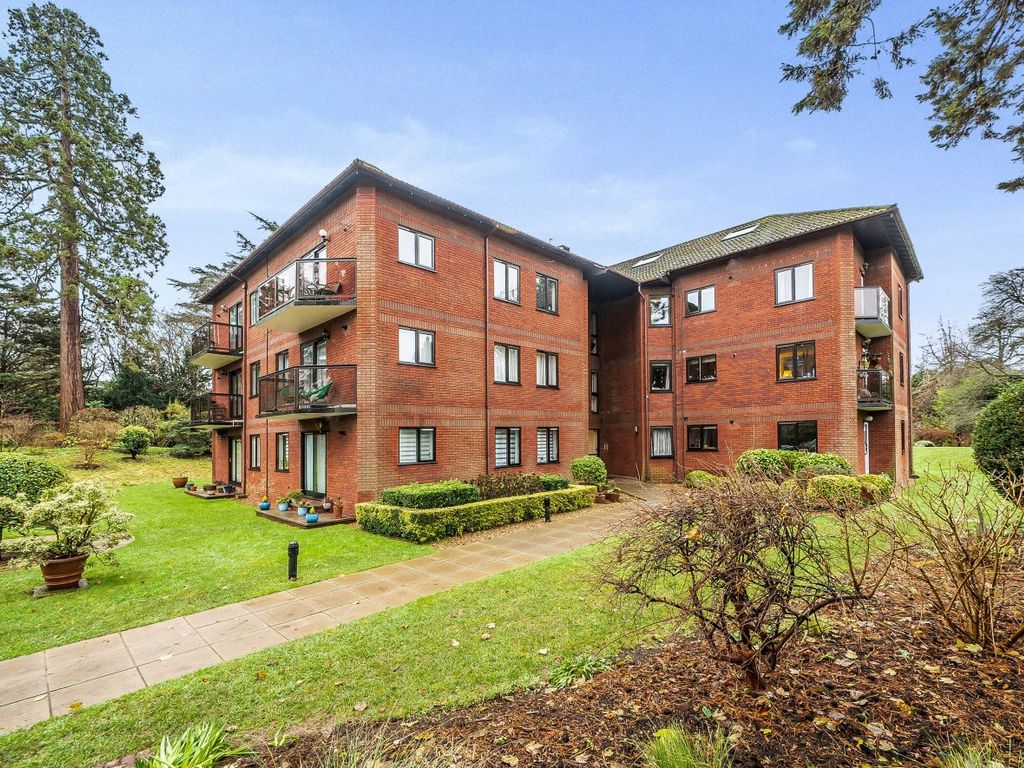 2 bed flat for sale in Merrow, Guildford, Surrey GU1, £375,000 Zoopla