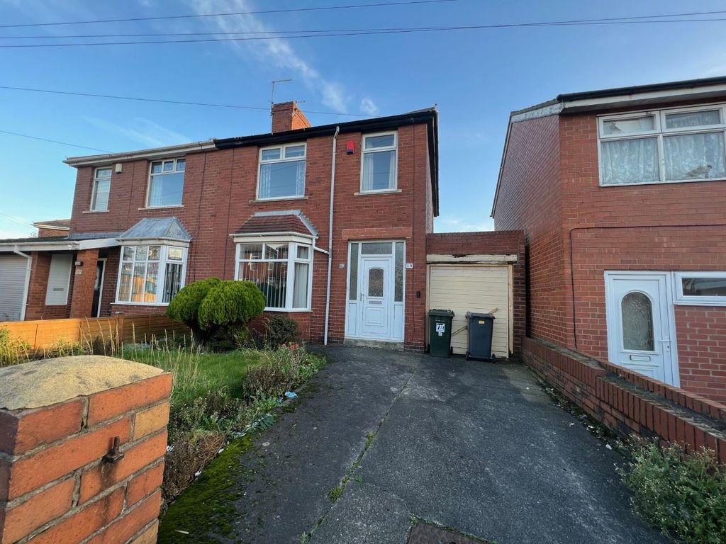 3 bed semidetached house for sale in St. Crescent, North