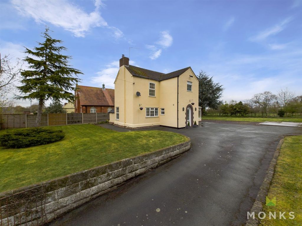 3 bed detached house for sale in Horsebridge Road, Minsterley