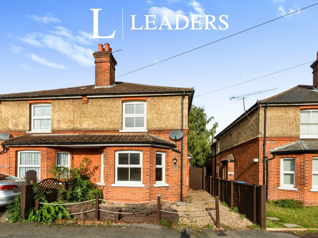 3 bed semidetached house to rent in York Road, Woking GU22 Zoopla