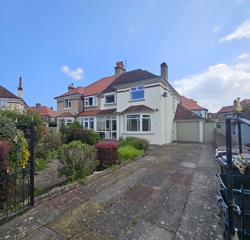 3 bed semidetached house to rent in The Oval, Llandudno LL30, £1,250