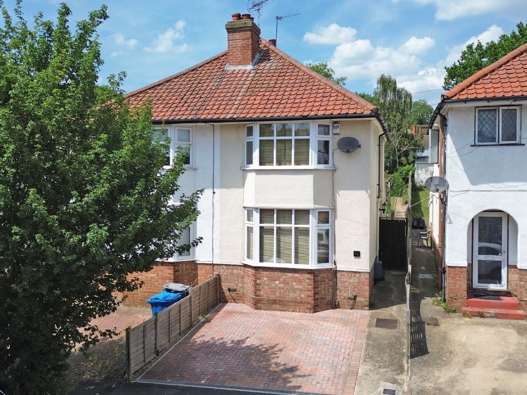 2 bed semidetached house for sale in Clare Road, Maidenhead, Berkshire