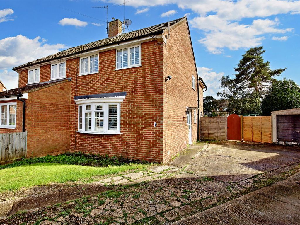 3 bed semidetached house for sale in Fallowfield, Leighton Buzzard LU7, £330,000 Zoopla