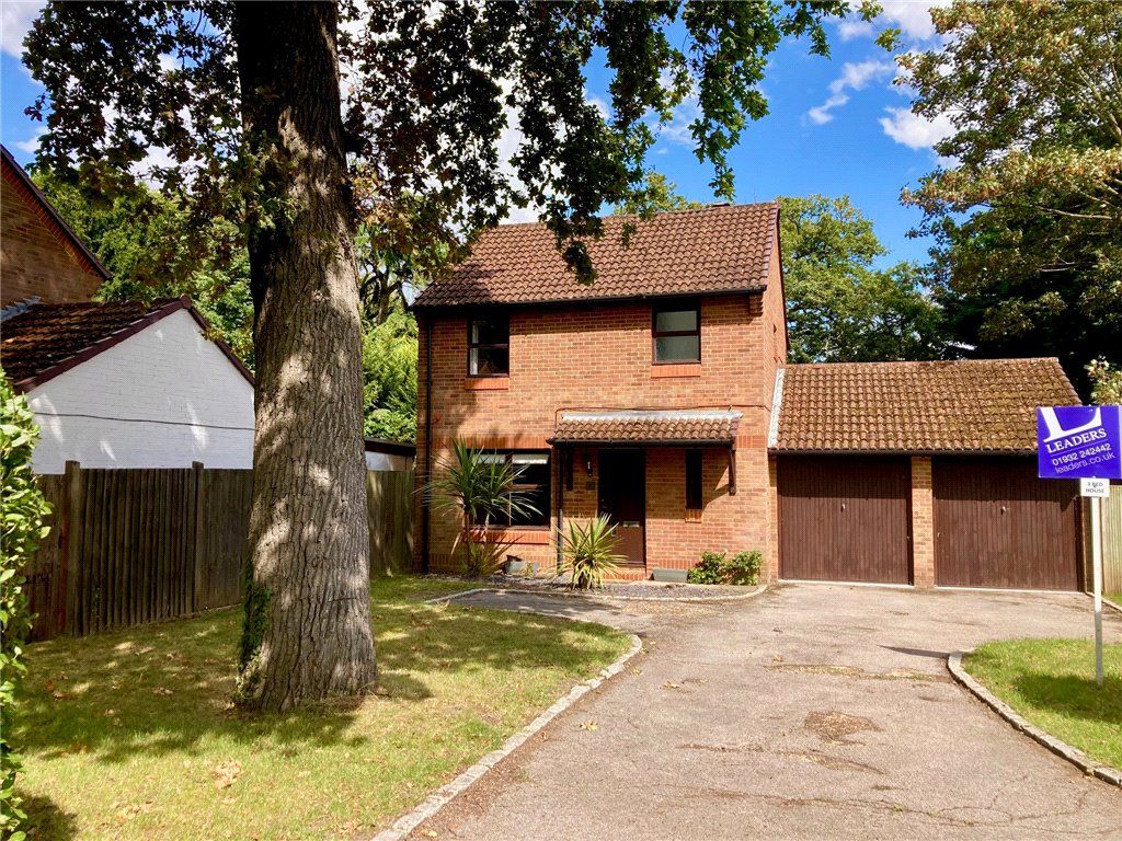 3 bed detached house for sale in Fisher Close, WaltonOnThames, Surrey