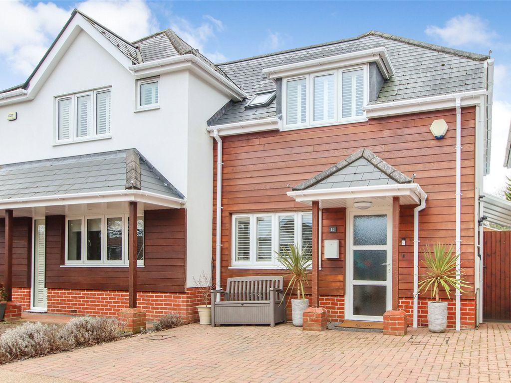 3 bed semidetached house for sale in Ravenscourt Road, Lymington