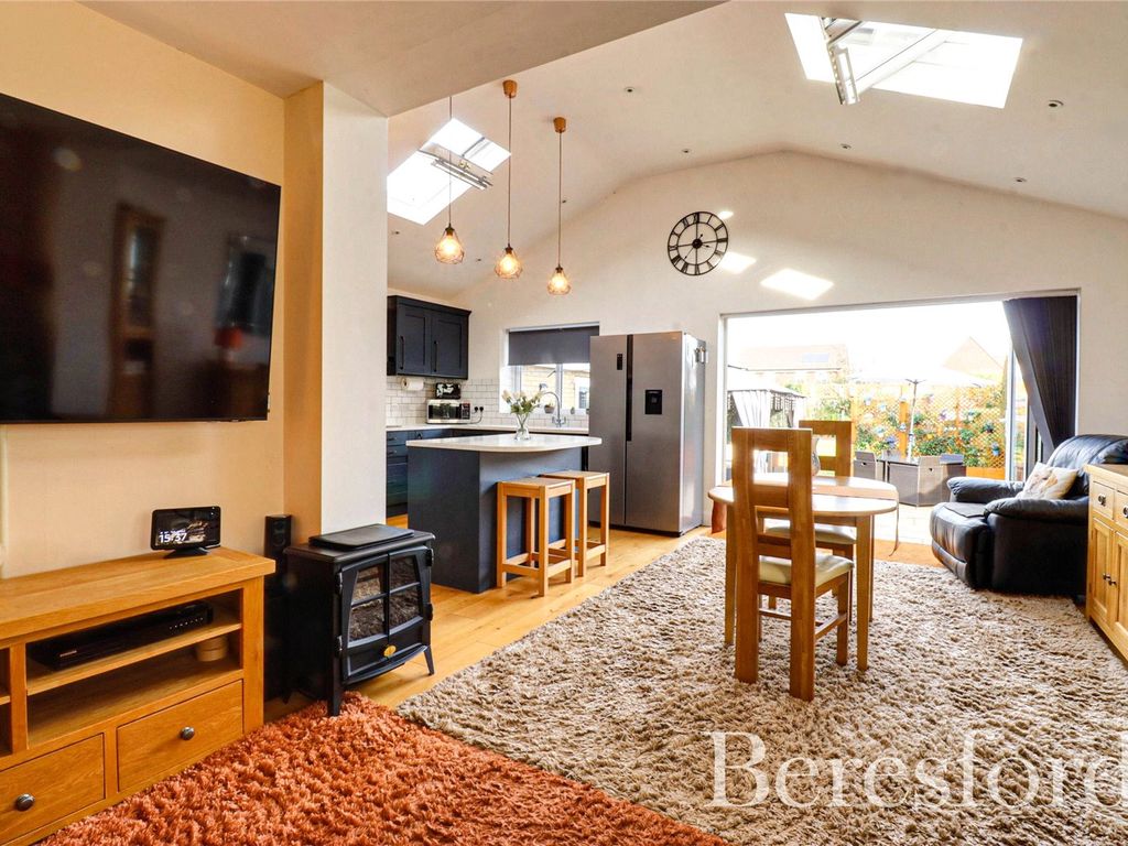 5 bed bungalow for sale in Brabant Road, North Fambridge CM3, £600,000