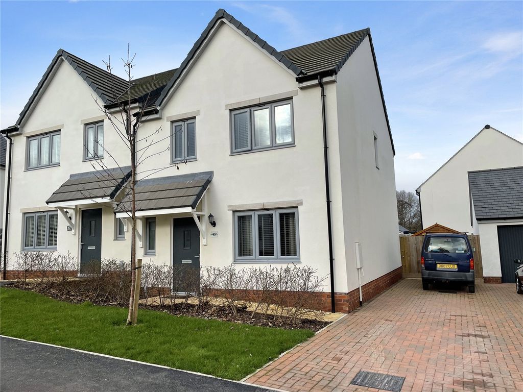 3 bed semidetached house for sale in Lombardy Avenue, Chard, Somerset