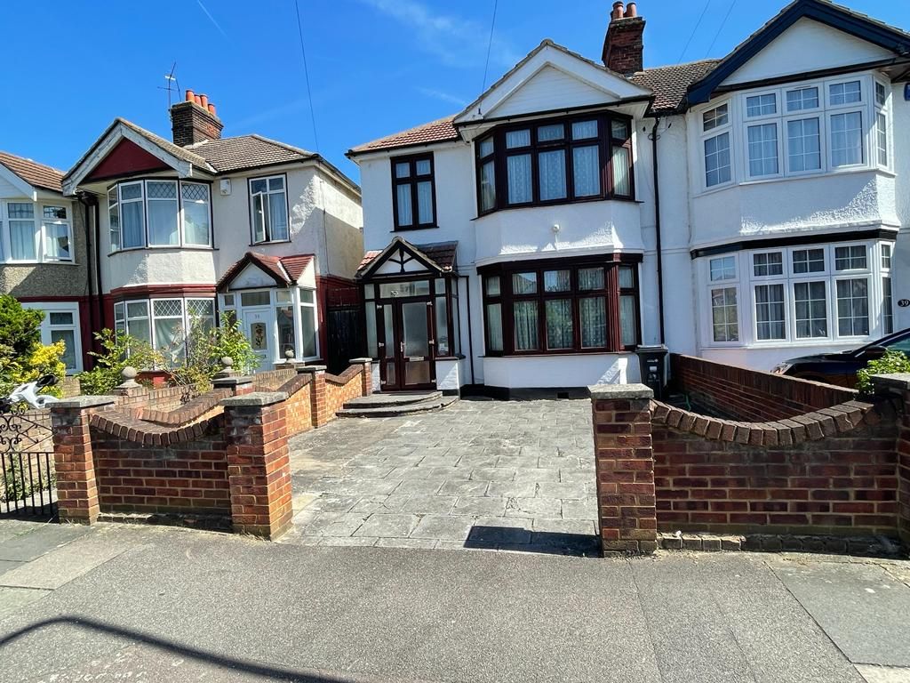 4 bed semidetached house for sale in Broomhill Road, Goodmayes IG3, £