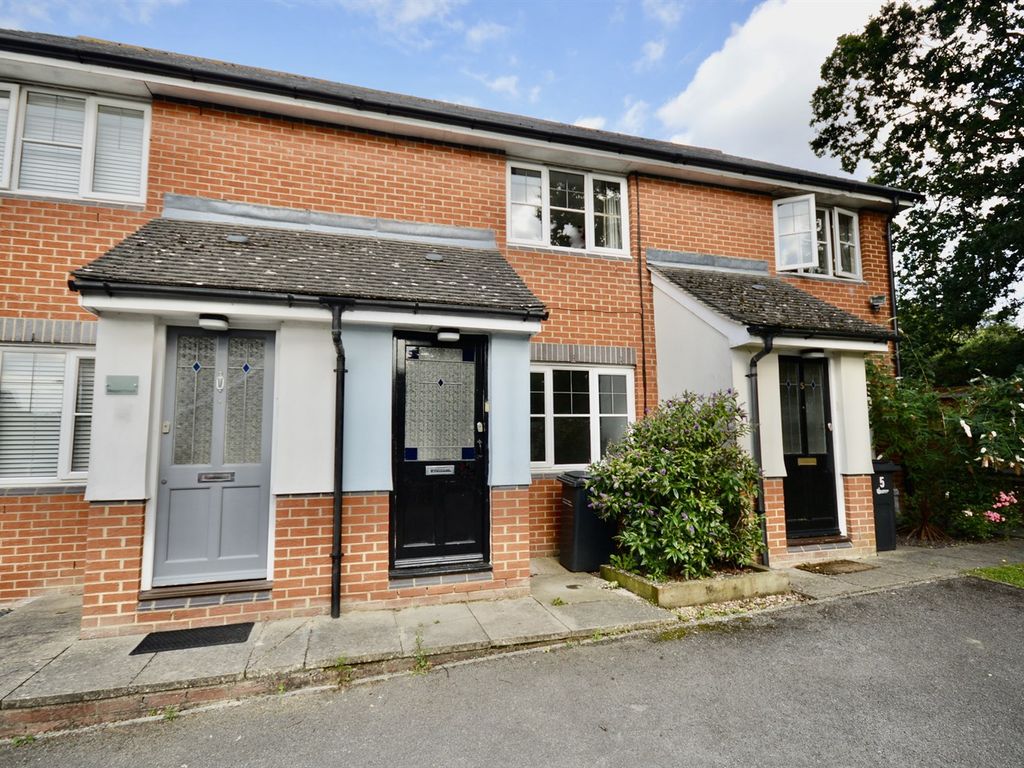 2 bed property to rent in Skipper Court, Braintree CM7, £1,200 pcm Zoopla