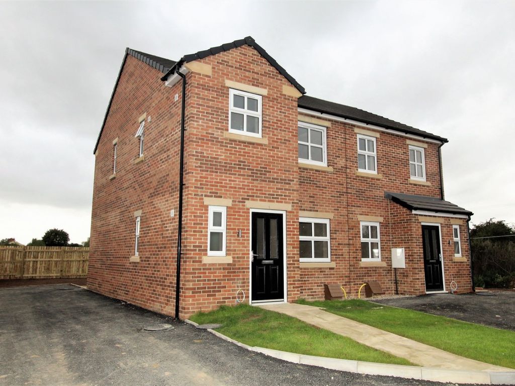 3 bed semidetached house to rent in Briars Lane, Stainforth, Doncaster