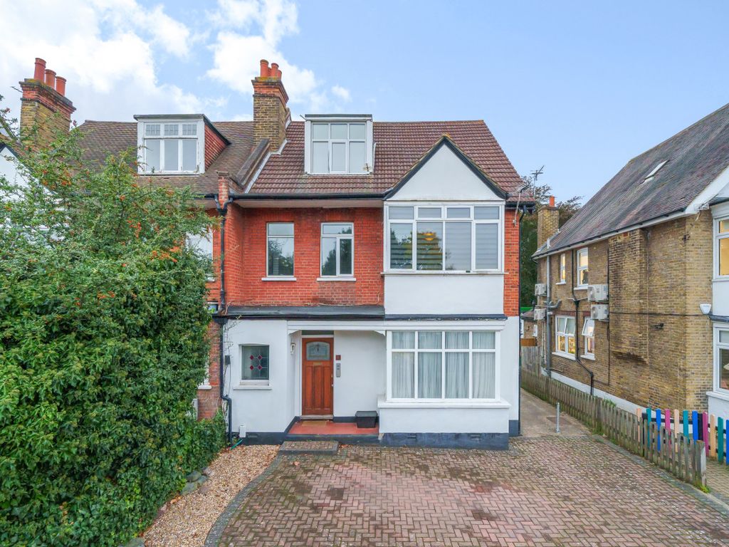 2 bed flat for sale in Hayes Road, Bromley BR2, £400,000 Zoopla