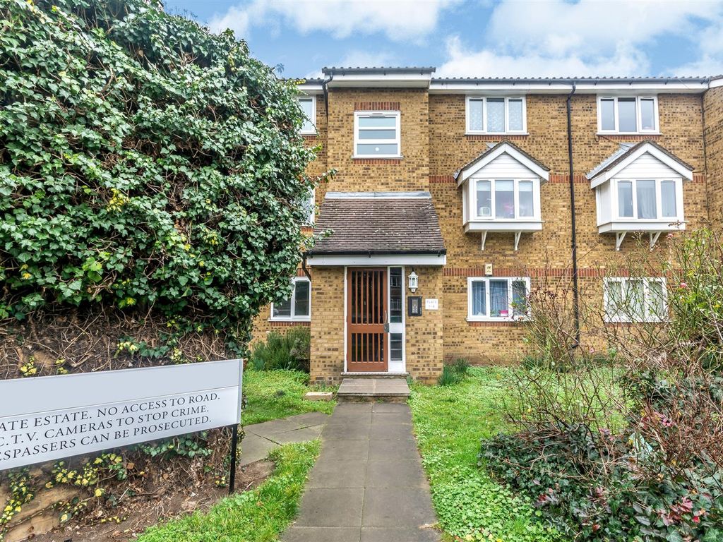 Luther King Close, Walthamstow, London E17  