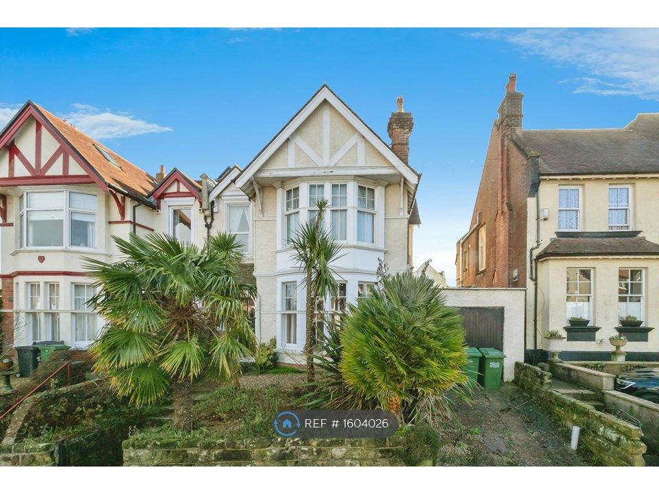 6 bed semidetached house to rent in Tower Road West, St LeonardsOn