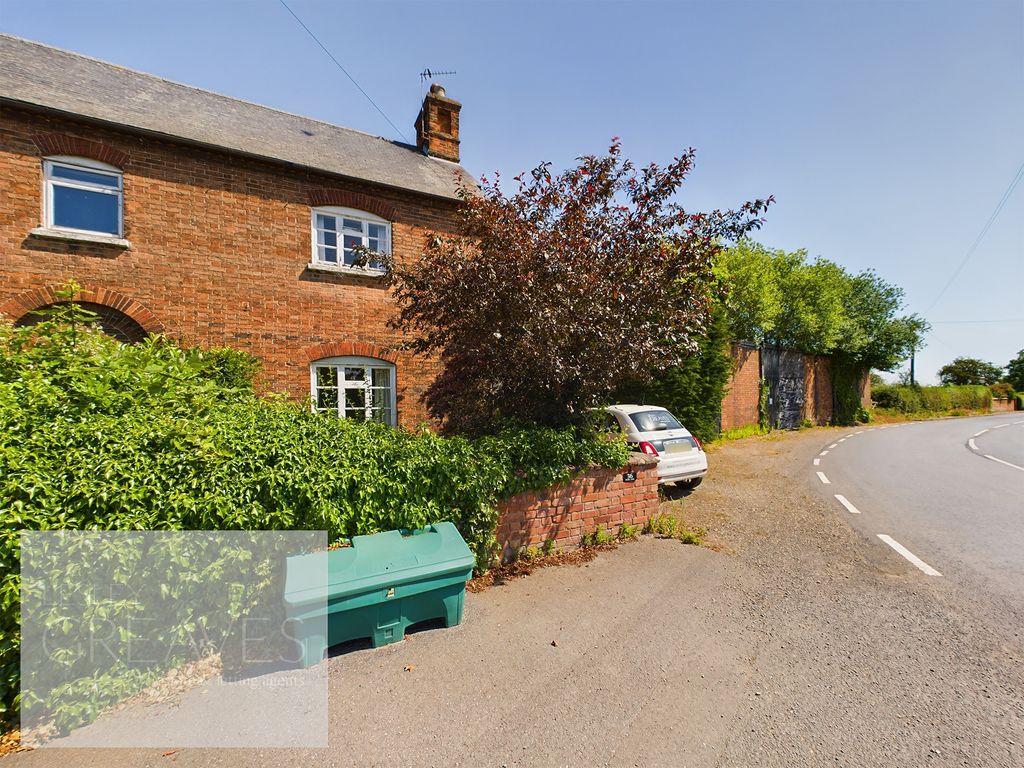 3 bed semidetached house for sale in Stoke Lane, Stoke Bardolph