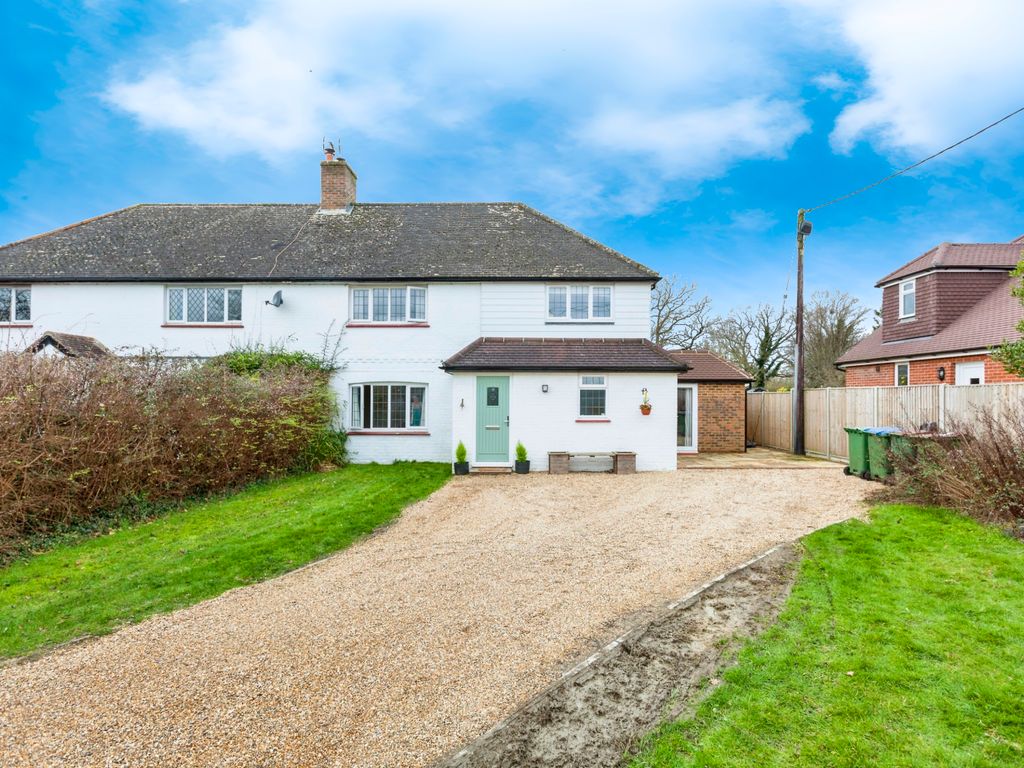 5 bed semidetached house for sale in Trout Lane, Horsham RH13, £