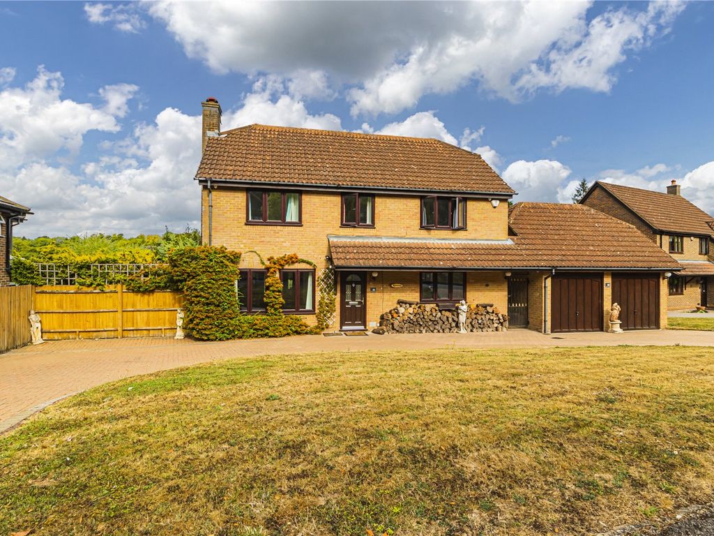 4 bed detached house for sale in Beechwood Park, Felden, Hemel