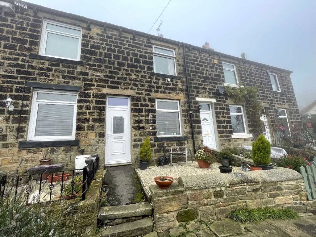 2 bed terraced house for sale in South View, Braithwaite, Keighley