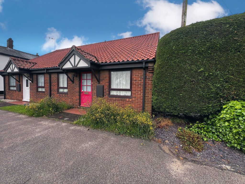 2 bed property to rent in Donald Moore Gardens, Watton, Thetford IP25