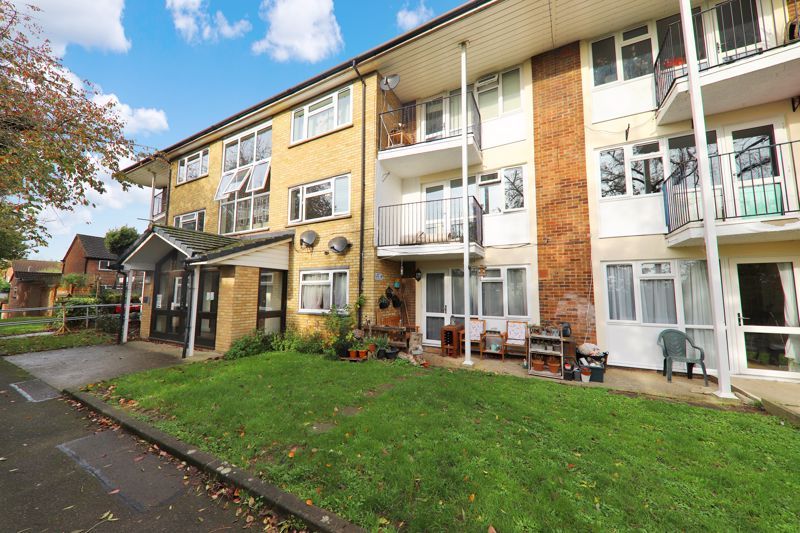 2 bed flat for sale in Woodwicks, Maple Cross WD3 Zoopla