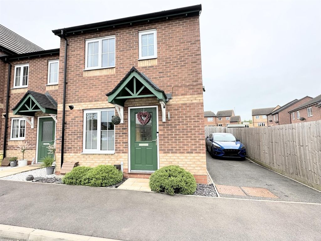 3 bed town house for sale in Askew Way, Woodville, Swadlincote DE11