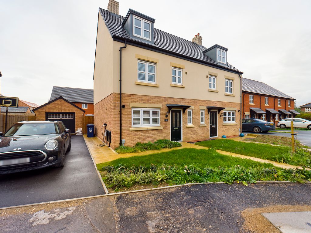 4 bed semidetached house for sale in Clarke Close, Cottenham
