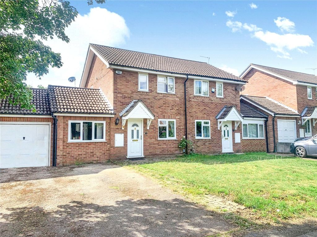 2 bed semidetached house for sale in Chestnut Close, Theale, Reading