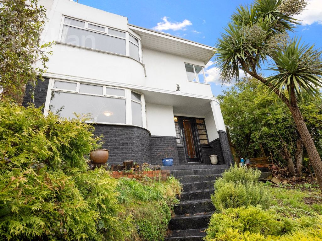 3 bed semidetached house for sale in Millers Road, Brighton, East