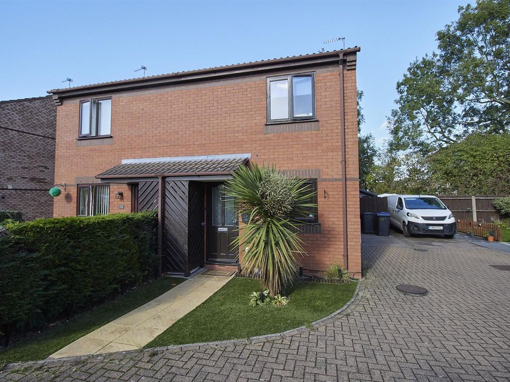 2 bed semidetached house for sale in Dove Close, Hinckley LE10 Zoopla
