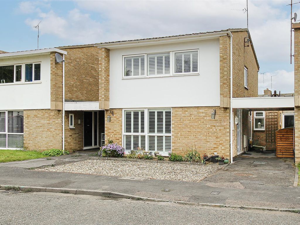 3 bed link detached house for sale in Porters Close, Buntingford SG9, £