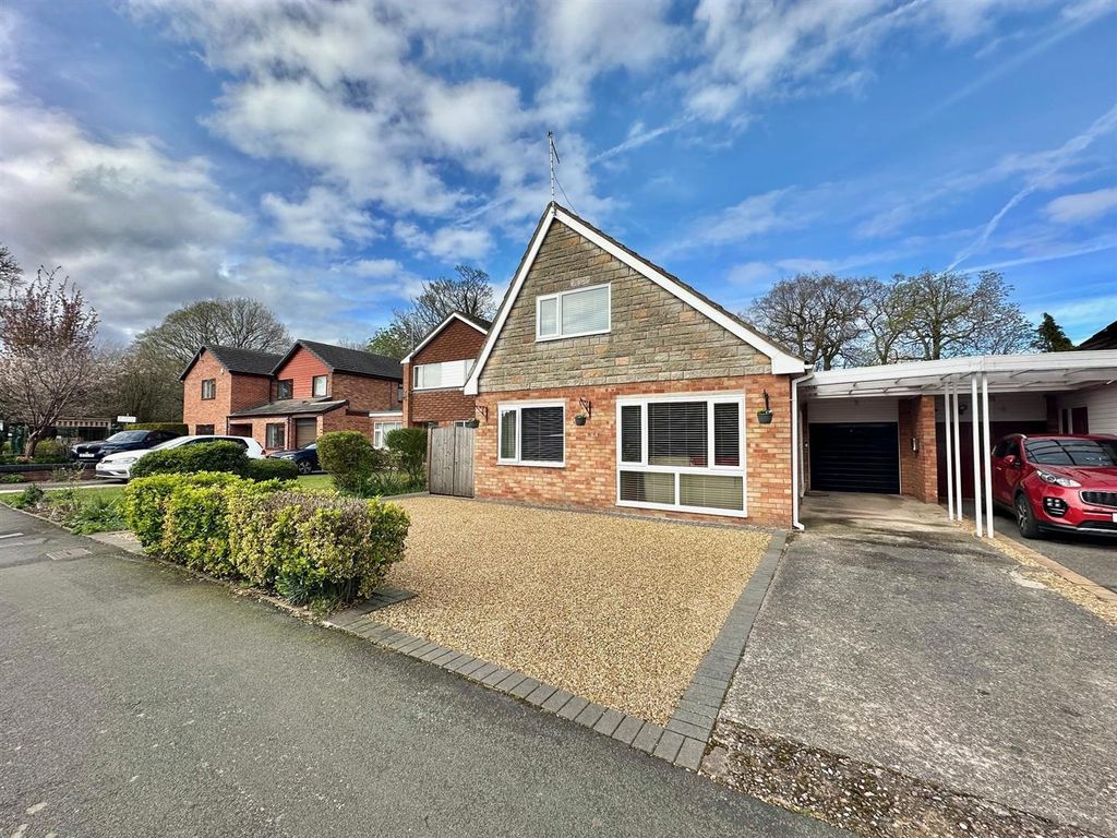 3 bed detached bungalow for sale in Derwent Close, Willaston, Cheshire
