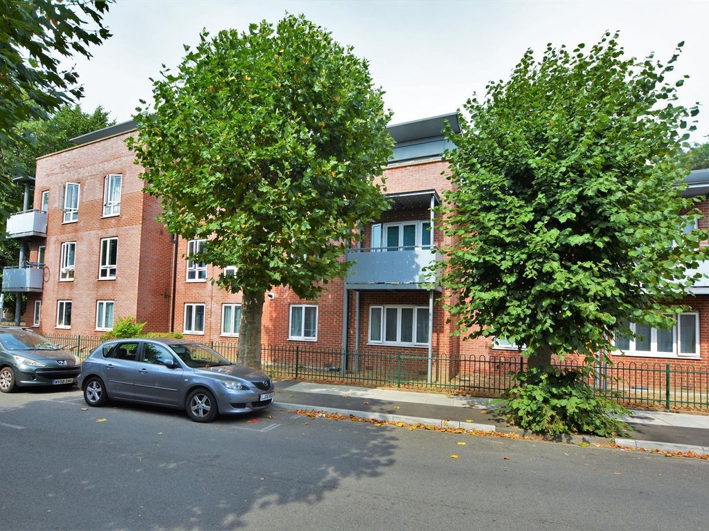 2 bed flat for sale in Mitcham Park, Mitcham CR4 Zoopla