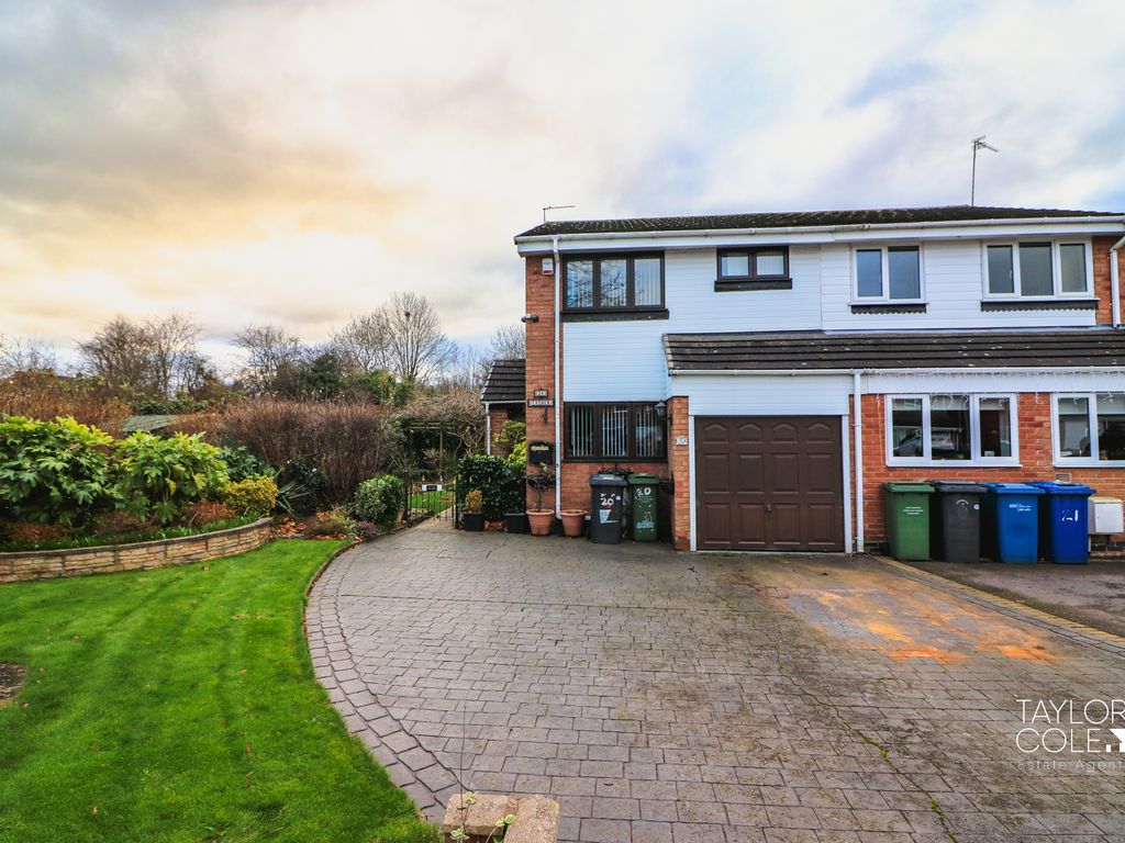 3 bed semidetached house for sale in Rosewood Close, Tamworth B77, £