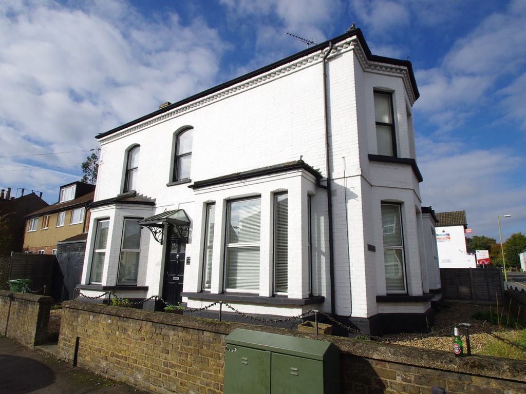 2 bed flat to rent in Ash Lodge, Langley Road, Watford WD17, £1,400 pcm Zoopla