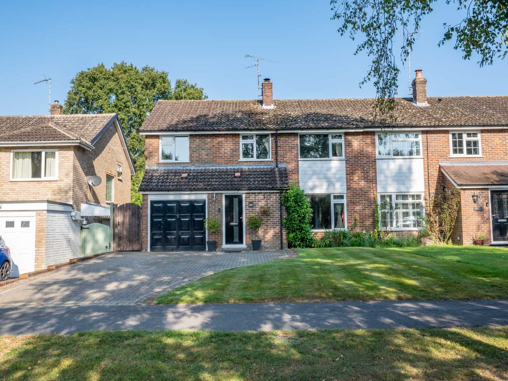 5 bed semidetached house for sale in St Leonard`S Road, Horsham RH13, £600,000 Zoopla