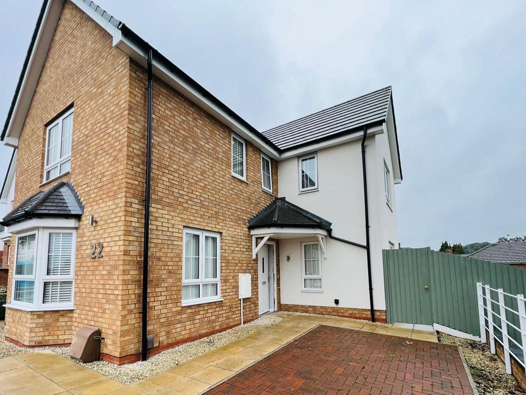 4 bed detached house to rent in Blue Coat Drive, Dudley DY2, £1,400 pcm