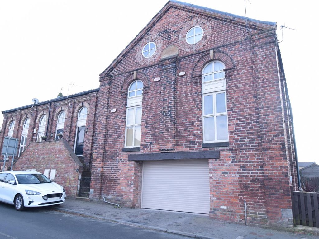 2 bed flat to rent in Cliff Court, Blacker Lane, Crigglestone WF4, £750