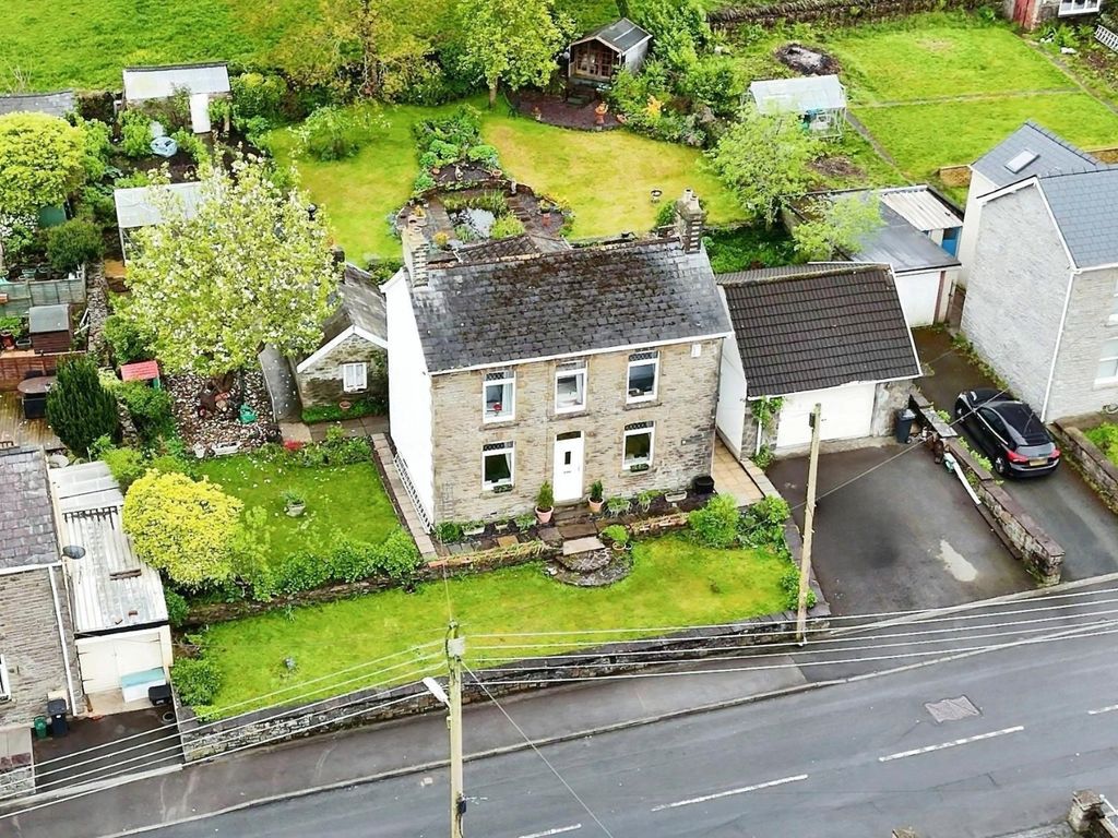 3 bed detached house for sale in Ynys Y Mond Road, Alltwen SA8, £