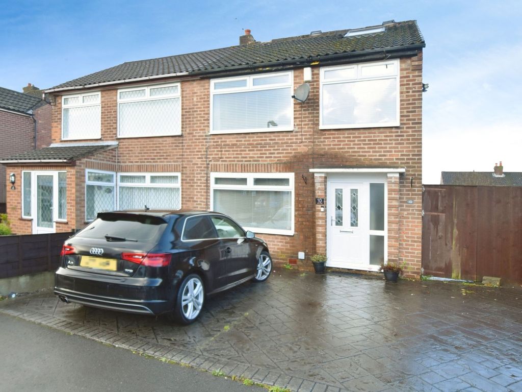 4 bed semidetached house for sale in South Close, Bury BL9, £297,000