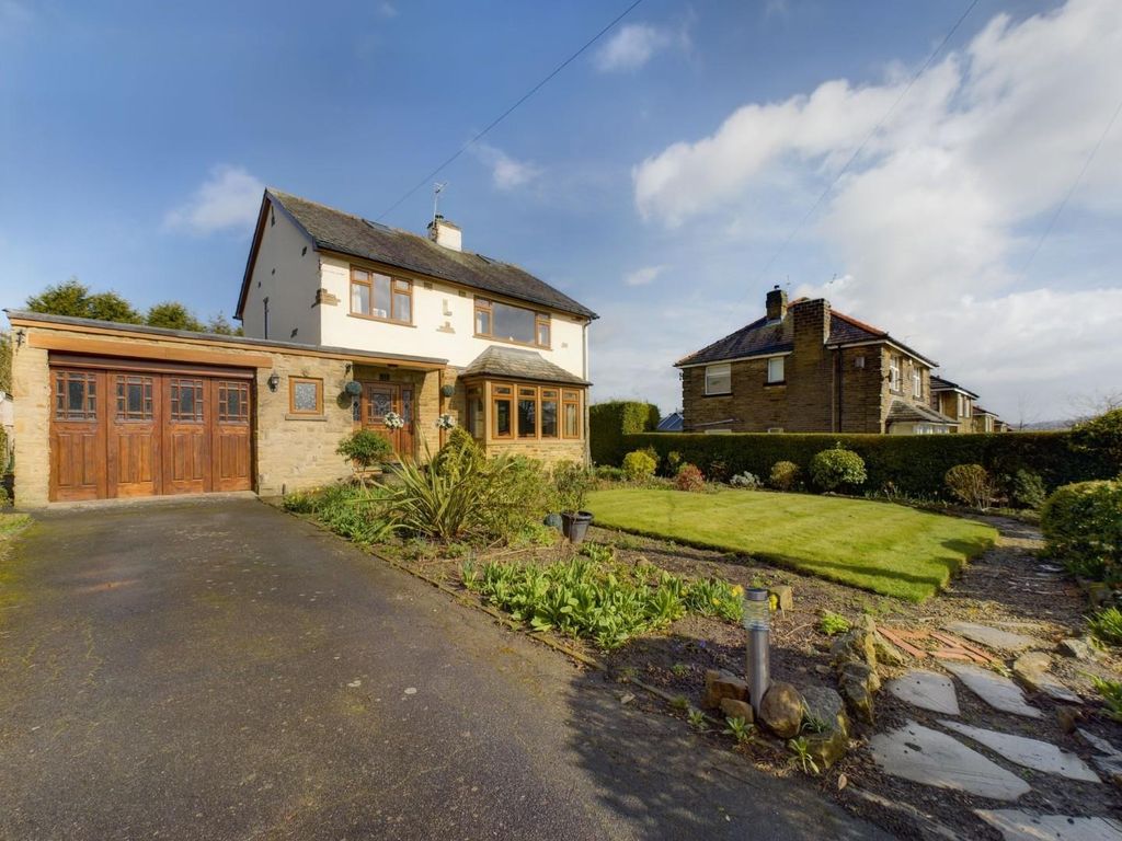3 bed detached house for sale in Park Avenue, Thackley, Bradford BD10