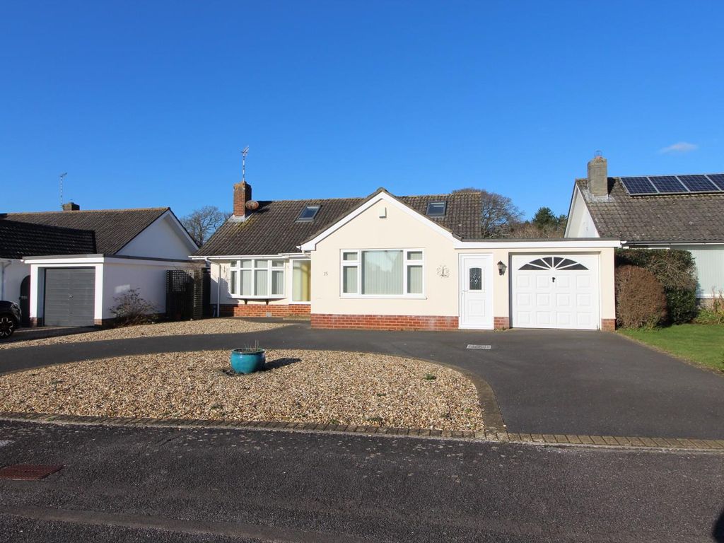 4 bed detached bungalow for sale in Dunbar Crescent, Highcliffe