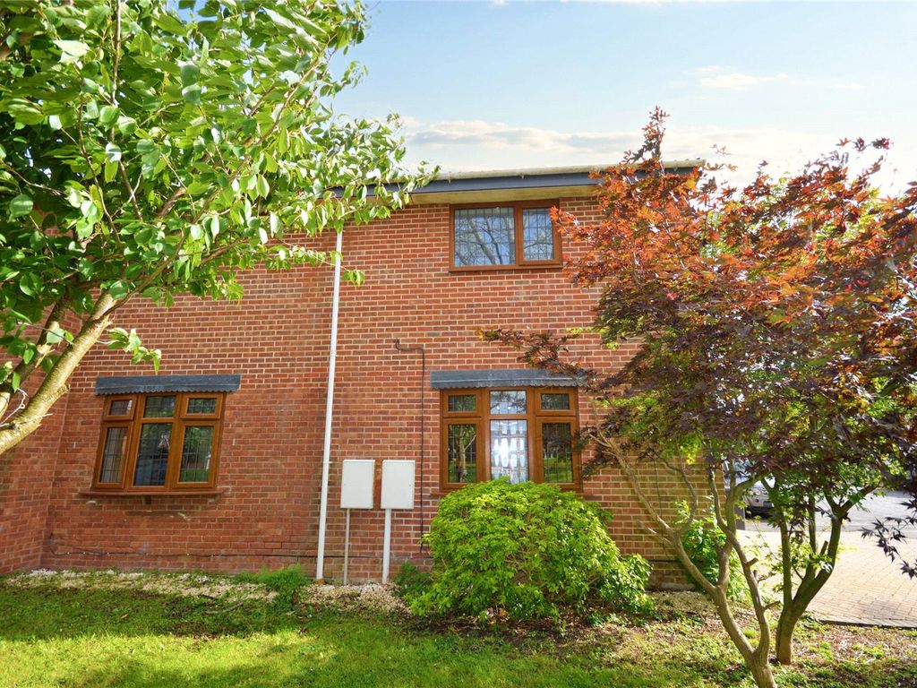 3 bed end terrace house for sale in Kingfisher Avenue, Woodville