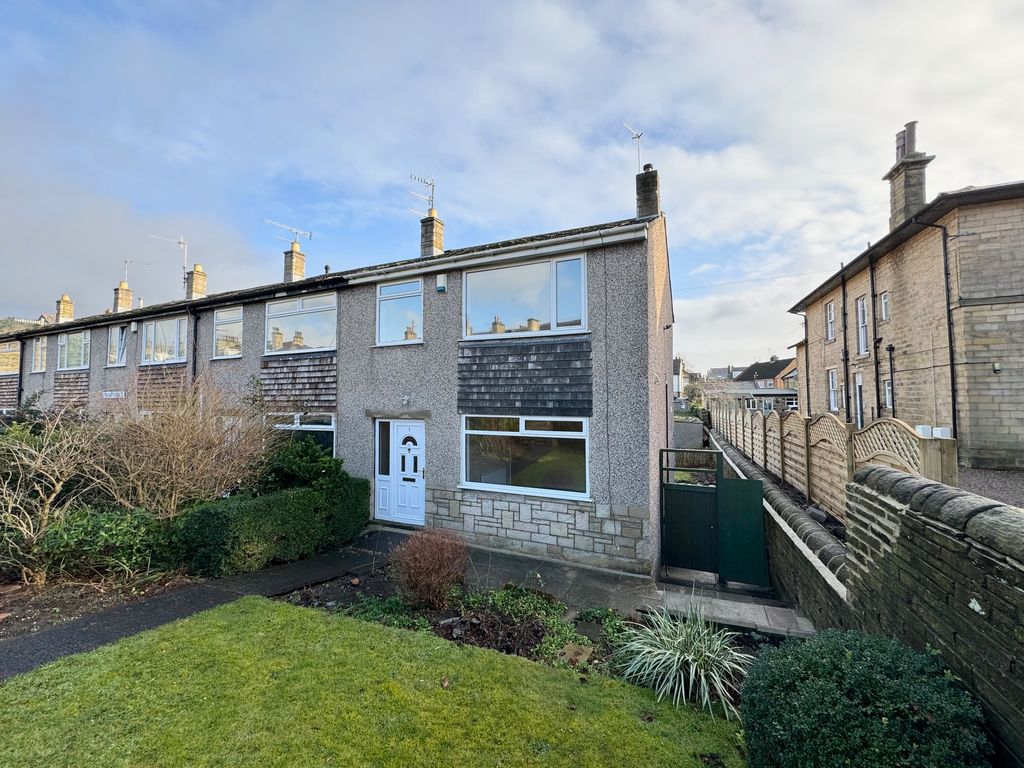 3 bed end terrace house for sale in Staveley Court, Bingley, West