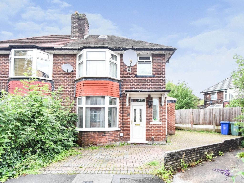 3 bed semidetached house for sale in Conway Close, Whitefield M45, £