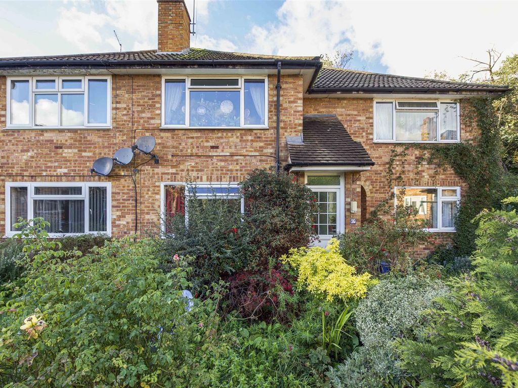 Trevor Close, Isleworth TW7  